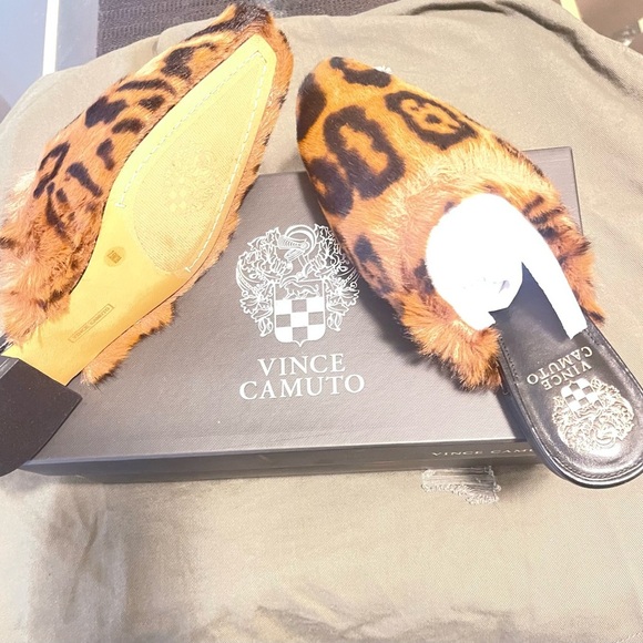 Vince Camuto Women's Leopard Print Slippers - Picture 2 of 3